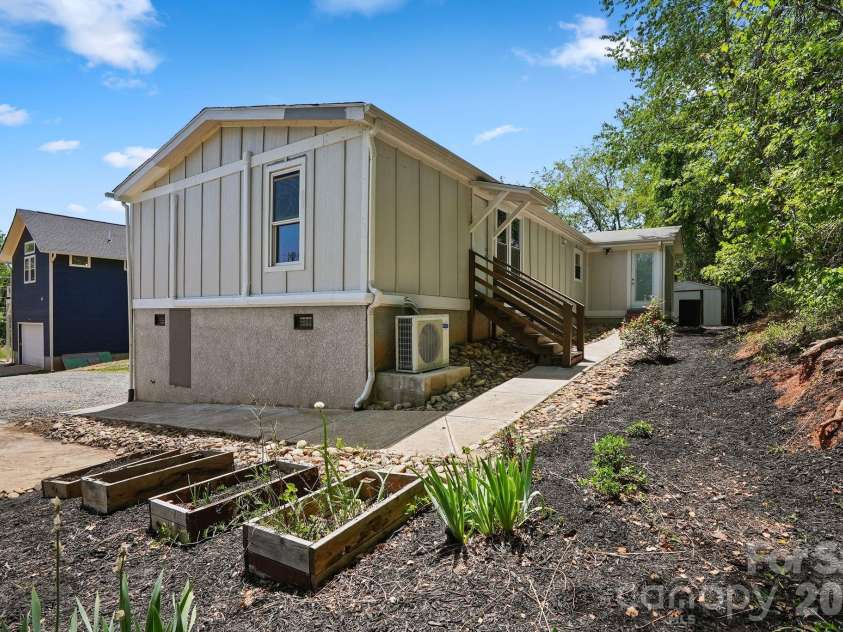 421 Emma Road, Asheville, NC 28806.  MLS# CAR4375905, YatesRealty ID 23449. 