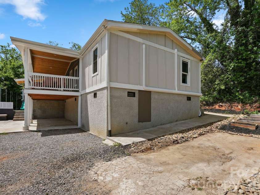 421 Emma Road, Asheville, NC 28806.  MLS# CAR4375905, YatesRealty ID 23449. 