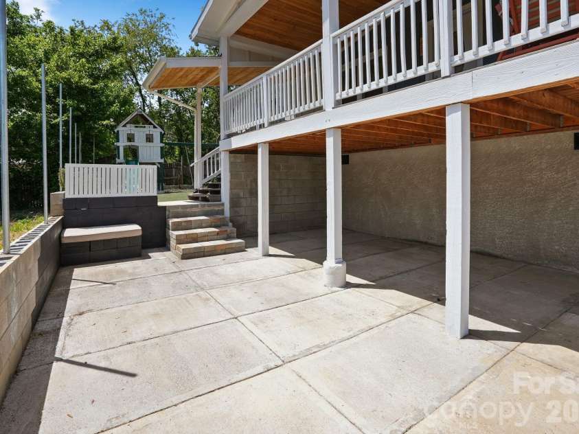 421 Emma Road, Asheville, NC 28806.  MLS# CAR4375905, YatesRealty ID 23449. 