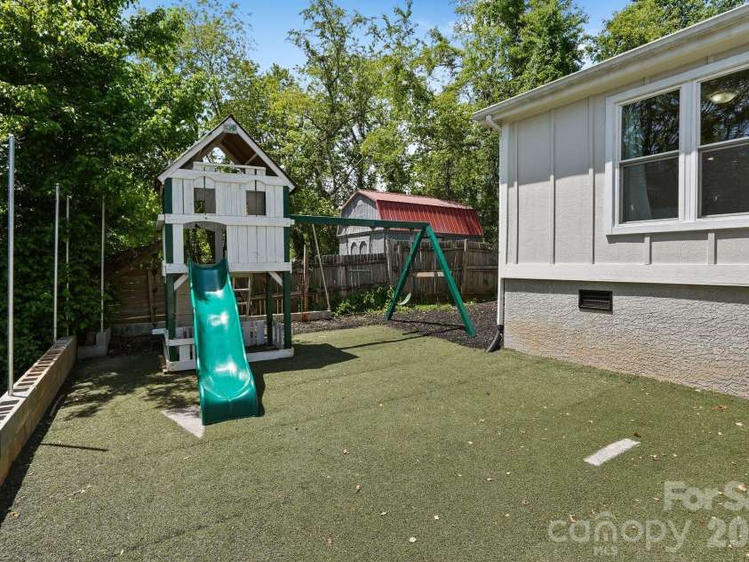 421 Emma Road, Asheville, NC 28806.  MLS# CAR4375905, YatesRealty ID 23449. 