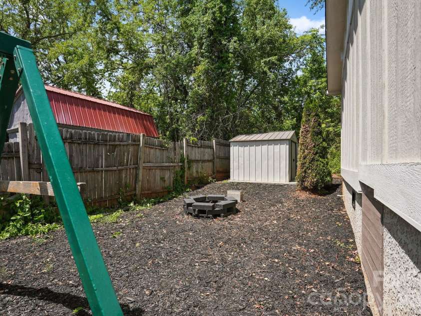 421 Emma Road, Asheville, NC 28806.  MLS# CAR4375905, YatesRealty ID 23449. 