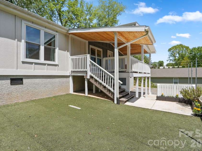 421 Emma Road, Asheville, NC 28806.  MLS# CAR4375905, YatesRealty ID 23449. 