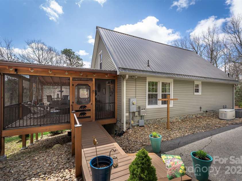 7788 Parks Mountain Drive, Newland, NC 28657.  MLS# CAR4244906, YatesRealty ID 23449. 