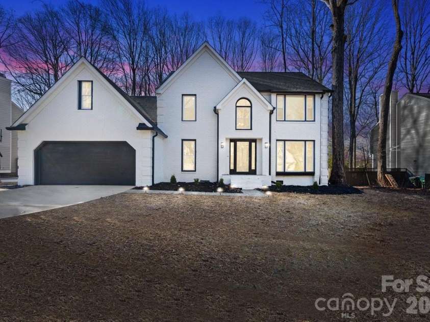 2124 Annecy Drive, Matthews, NC 28105.  MLS# CAR4336407, YatesRealty ID 2345. 