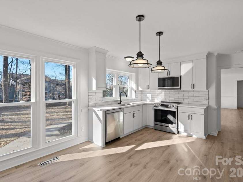 2124 Annecy Drive, Matthews, NC 28105.  MLS# CAR4336407, YatesRealty ID 2345. 