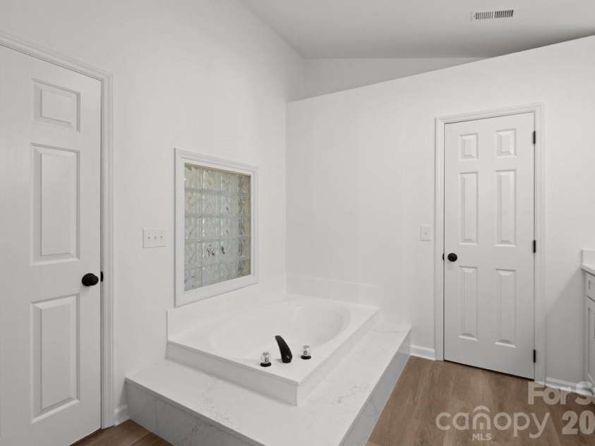 2124 Annecy Drive, Matthews, NC 28105.  MLS# CAR4336407, YatesRealty ID 2345. 