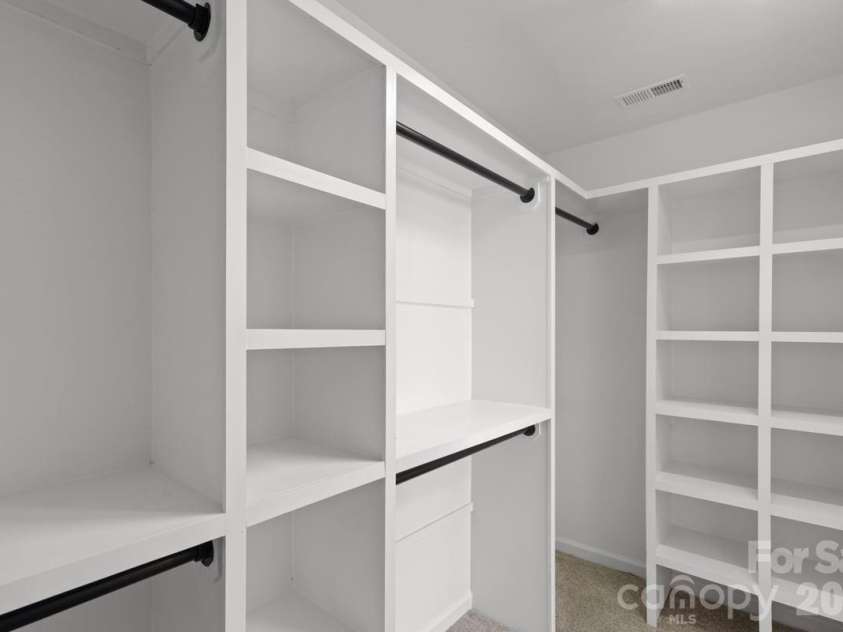 2124 Annecy Drive, Matthews, NC 28105.  MLS# CAR4336407, YatesRealty ID 2345. 