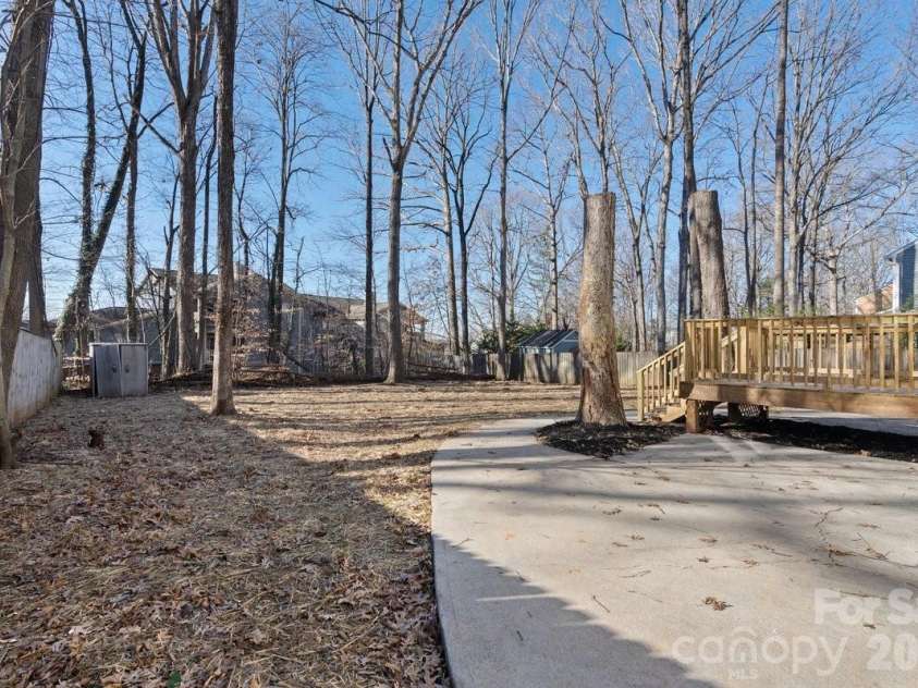 2124 Annecy Drive, Matthews, NC 28105.  MLS# CAR4336407, YatesRealty ID 2345. 