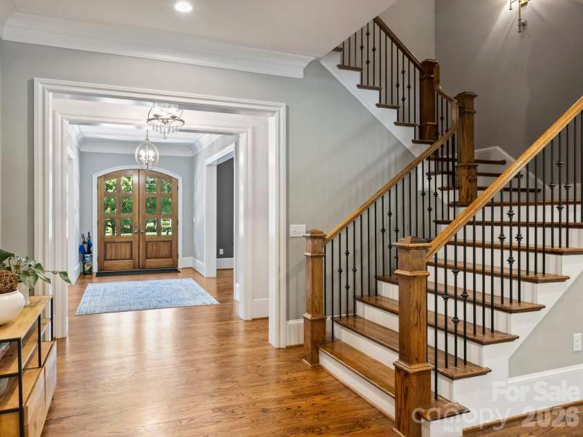 2313 Richardson Drive, Charlotte, NC 28211.  MLS# CAR4382670, YatesRealty ID 23450. Foyer