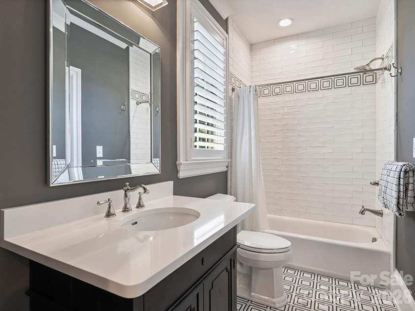 2313 Richardson Drive, Charlotte, NC 28211.  MLS# CAR4382670, YatesRealty ID 23450. Guest suite bath