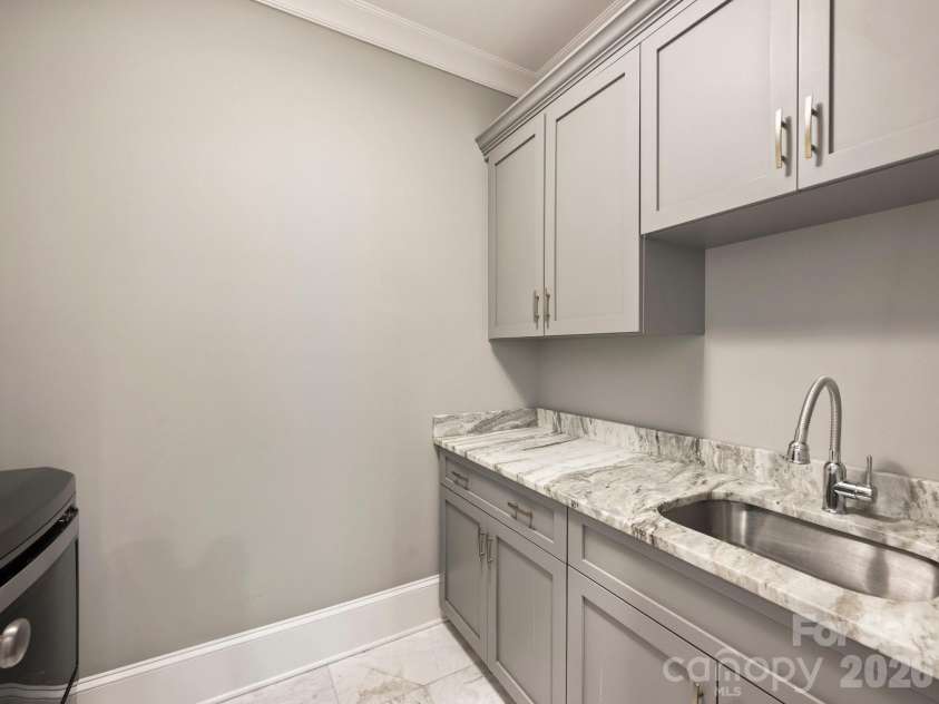 2313 Richardson Drive, Charlotte, NC 28211.  MLS# CAR4382670, YatesRealty ID 23450. Laundry Room
