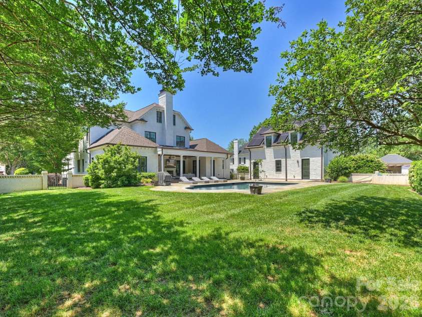 2313 Richardson Drive, Charlotte, NC 28211.  MLS# CAR4382670, YatesRealty ID 23450. Level, private backyard green space