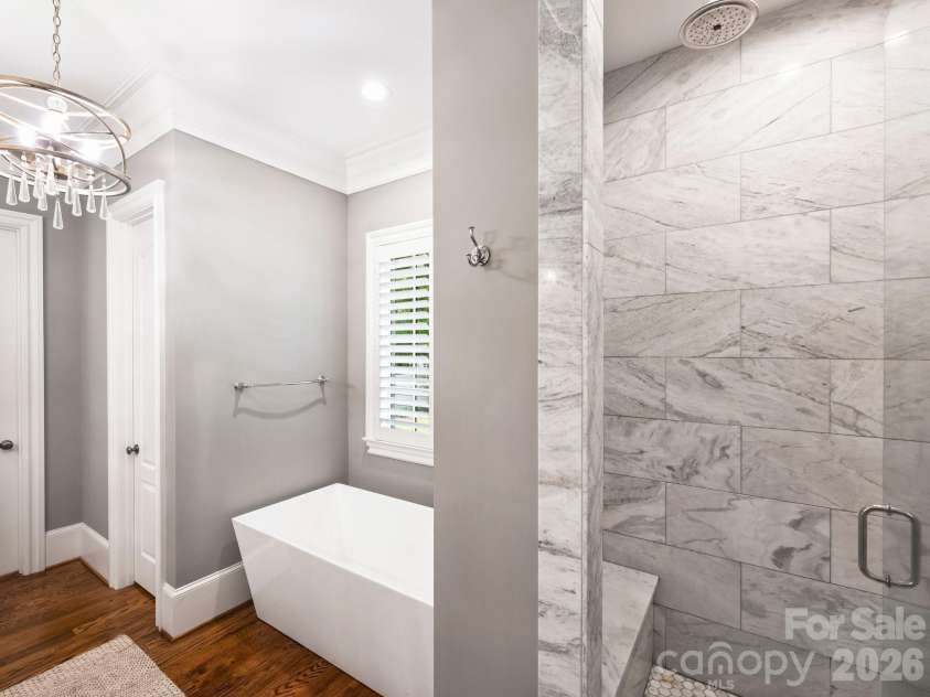 2313 Richardson Drive, Charlotte, NC 28211.  MLS# CAR4382670, YatesRealty ID 23450. Primary tub 