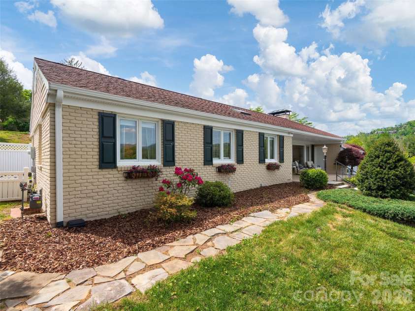 7 Glen Falls Road, Asheville, NC 28804.  MLS# CAR4377796, YatesRealty ID 23452. 