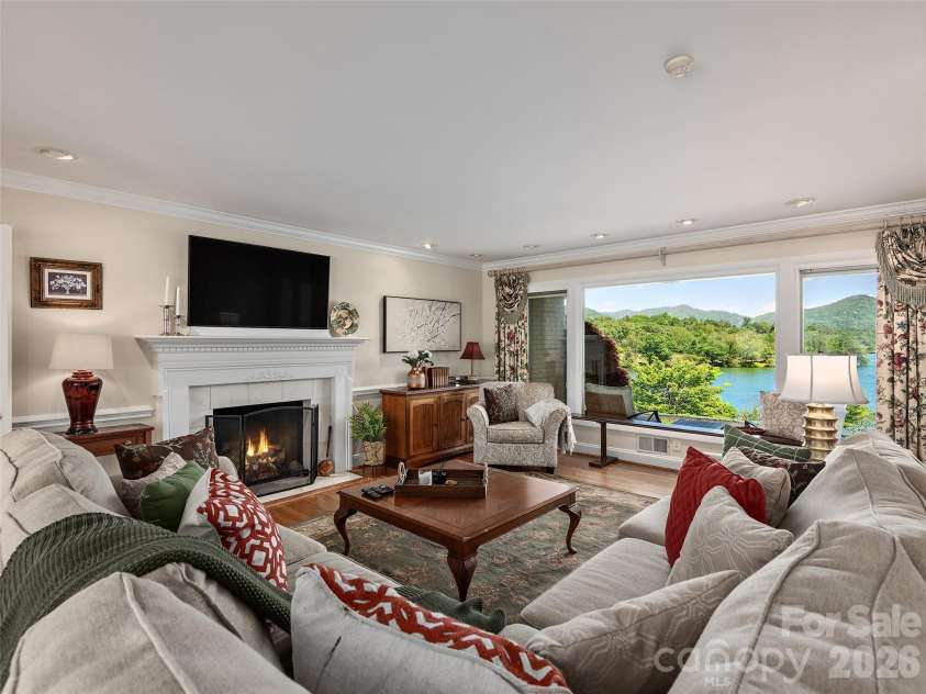 7 Glen Falls Road, Asheville, NC 28804.  MLS# CAR4377796, YatesRealty ID 23452. 