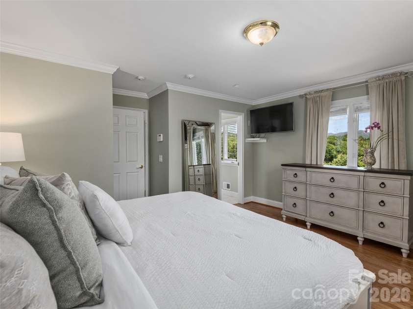 7 Glen Falls Road, Asheville, NC 28804.  MLS# CAR4377796, YatesRealty ID 23452. 