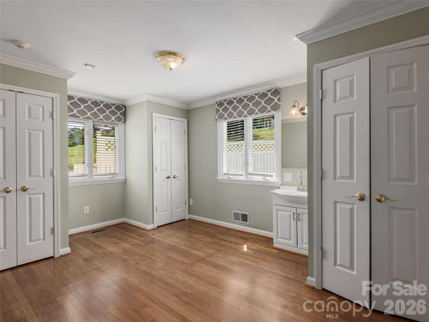 7 Glen Falls Road, Asheville, NC 28804.  MLS# CAR4377796, YatesRealty ID 23452. 