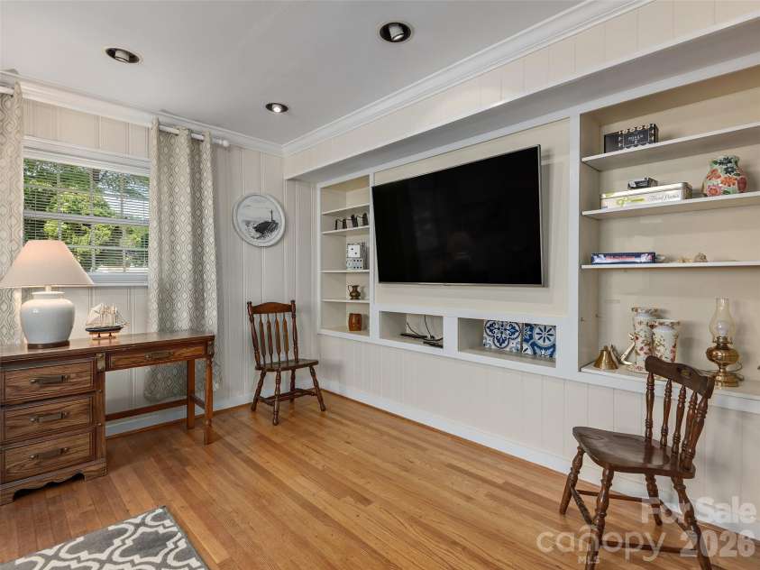 7 Glen Falls Road, Asheville, NC 28804.  MLS# CAR4377796, YatesRealty ID 23452. 