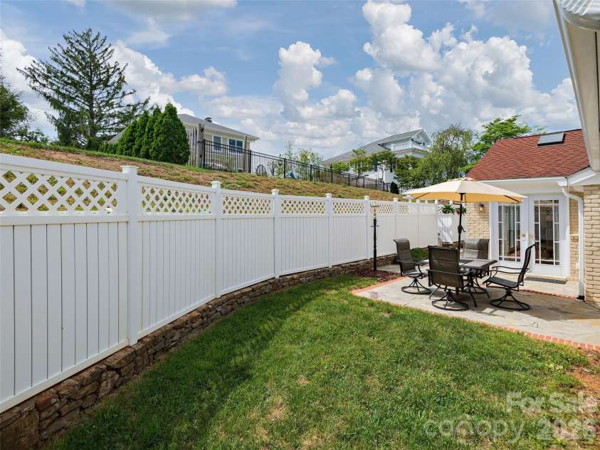 7 Glen Falls Road, Asheville, NC 28804.  MLS# CAR4377796, YatesRealty ID 23452. 