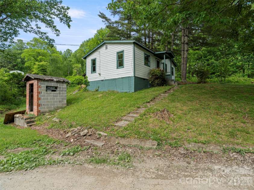 1669 Fisher Creek Road, Sylva, NC 28779.  MLS# CAR4382128, YatesRealty ID 23454. 