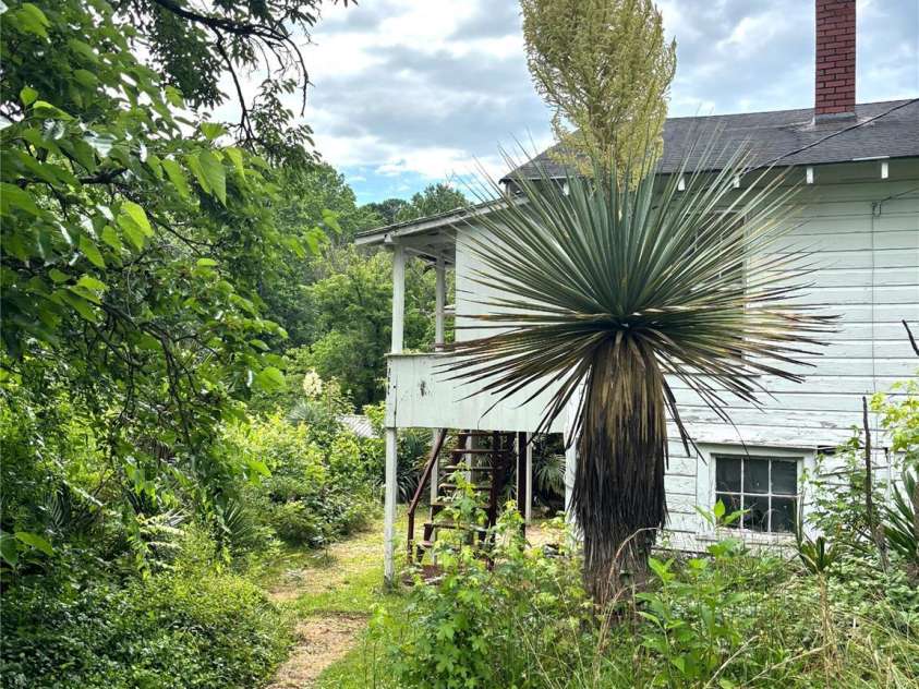 291 Walker Street, Columbus, NC 28722.  MLS# CAR4268065, YatesRealty ID 23455. 