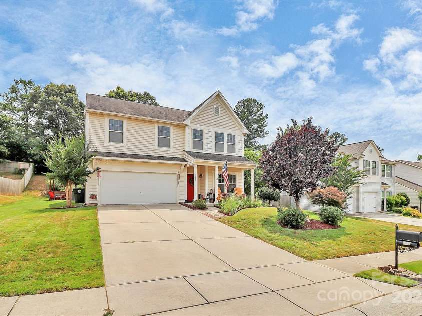 1288 Century Drive, Clover, SC 29710.  MLS# CAR4275472, YatesRealty ID 23456. 4 bedroom, 2/5 bath, Loft, 2 car garage