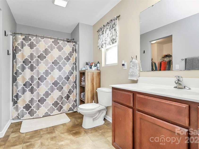 1288 Century Drive, Clover, SC 29710.  MLS# CAR4275472, YatesRealty ID 23456. Primary Bath