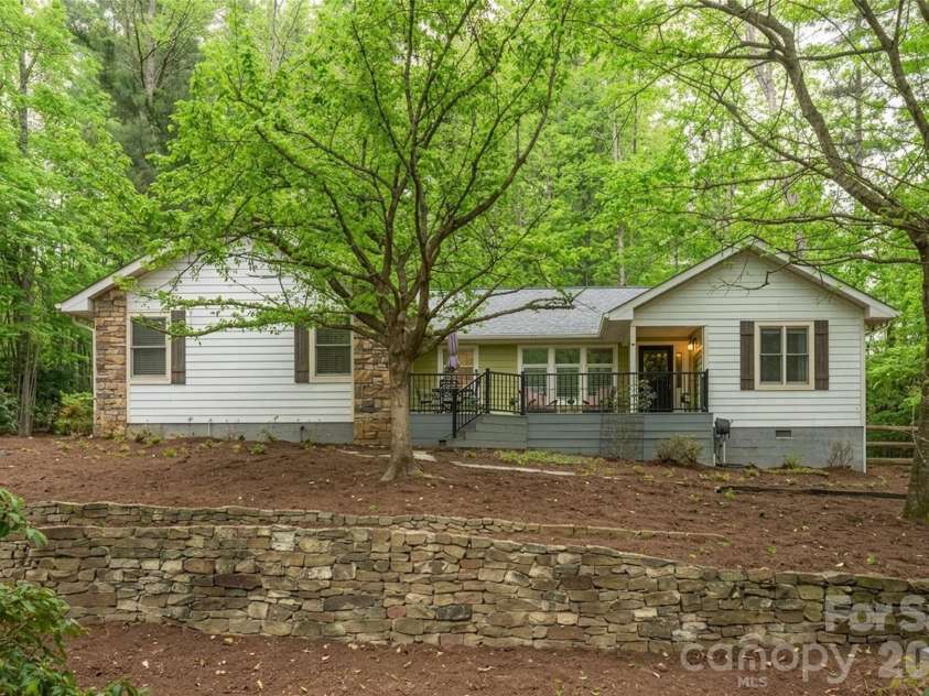 128 Camellia Way, Hendersonville, NC 28739.  MLS# CAR4404183, YatesRealty ID 23458. 