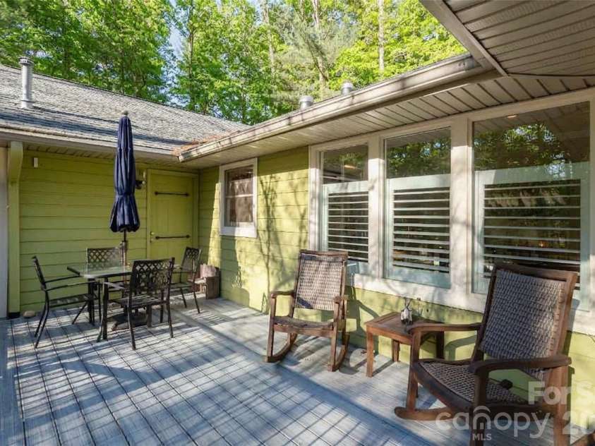 128 Camellia Way, Hendersonville, NC 28739.  MLS# CAR4404183, YatesRealty ID 23458. 