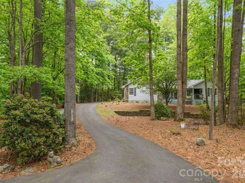128 Camellia Way, Hendersonville, NC 28739.  MLS# CAR4404183, YatesRealty ID 23458. 