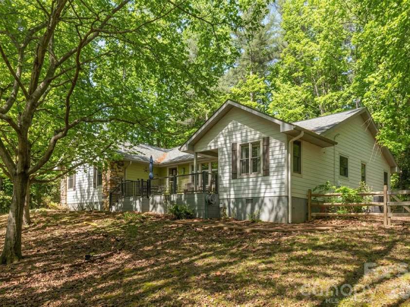 128 Camellia Way, Hendersonville, NC 28739.  MLS# CAR4404183, YatesRealty ID 23458. 