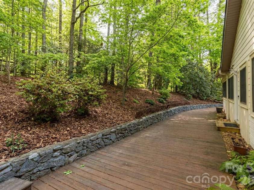 128 Camellia Way, Hendersonville, NC 28739.  MLS# CAR4404183, YatesRealty ID 23458. 