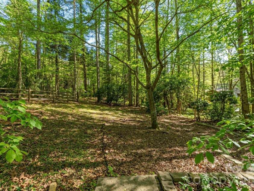 128 Camellia Way, Hendersonville, NC 28739.  MLS# CAR4404183, YatesRealty ID 23458. 