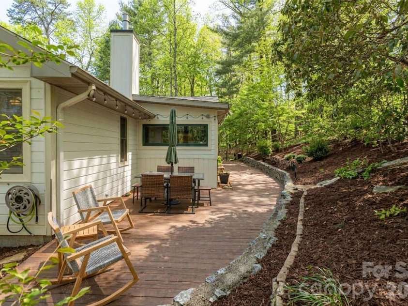 128 Camellia Way, Hendersonville, NC 28739.  MLS# CAR4404183, YatesRealty ID 23458. 