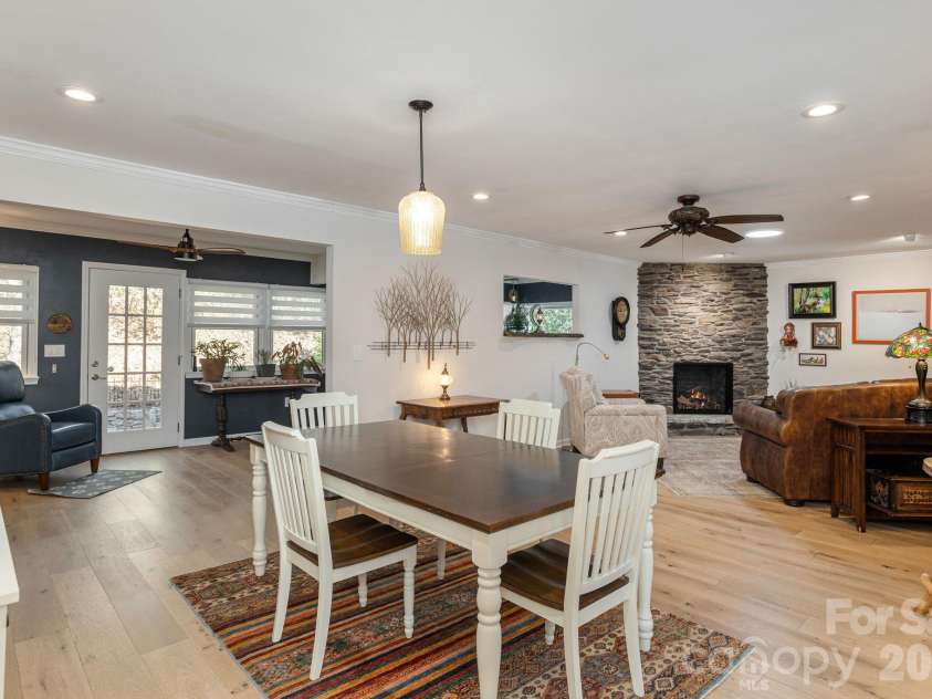 128 Camellia Way, Hendersonville, NC 28739.  MLS# CAR4404183, YatesRealty ID 23458. 