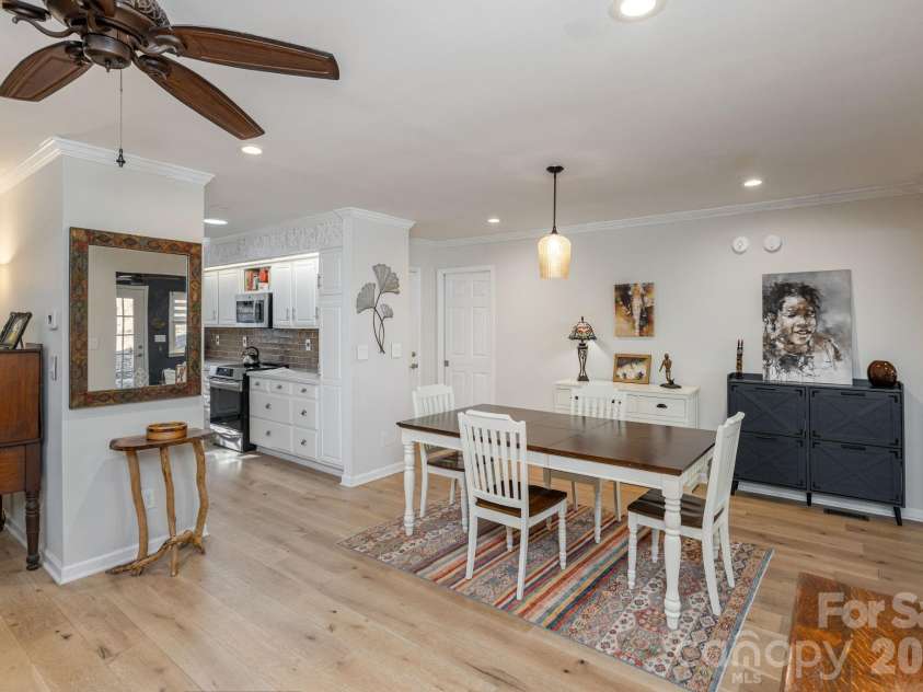 128 Camellia Way, Hendersonville, NC 28739.  MLS# CAR4404183, YatesRealty ID 23458. 