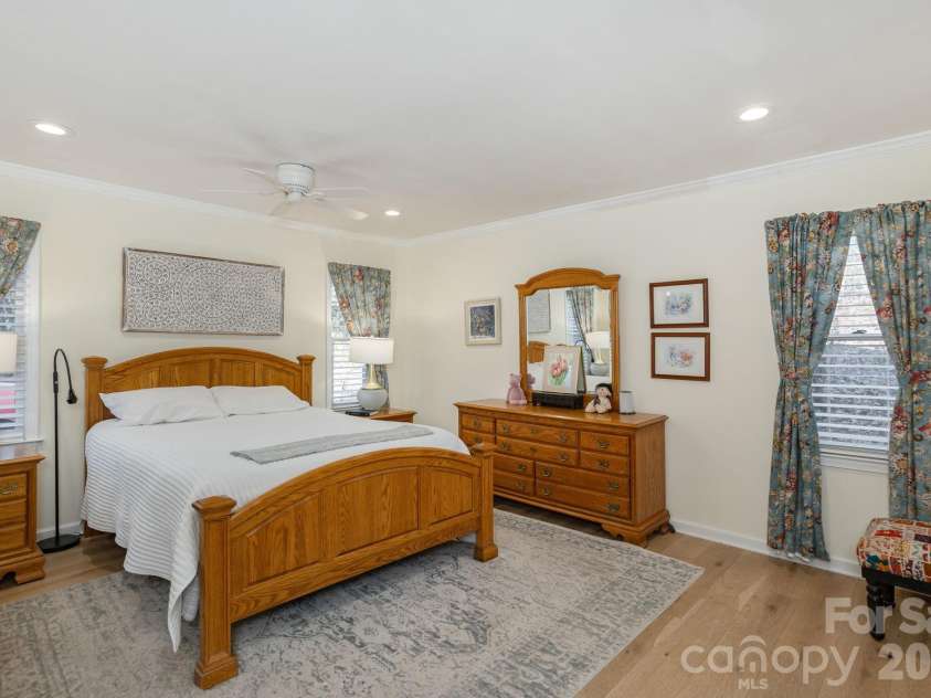 128 Camellia Way, Hendersonville, NC 28739.  MLS# CAR4404183, YatesRealty ID 23458. 