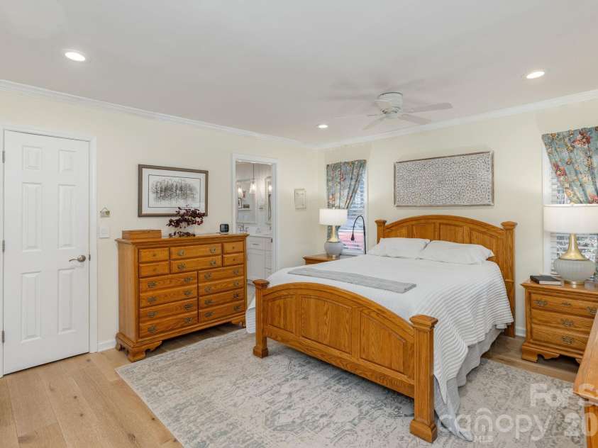 128 Camellia Way, Hendersonville, NC 28739.  MLS# CAR4404183, YatesRealty ID 23458. 