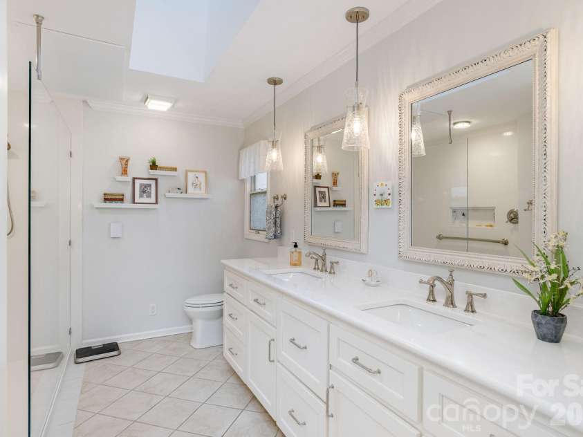 128 Camellia Way, Hendersonville, NC 28739.  MLS# CAR4404183, YatesRealty ID 23458. 