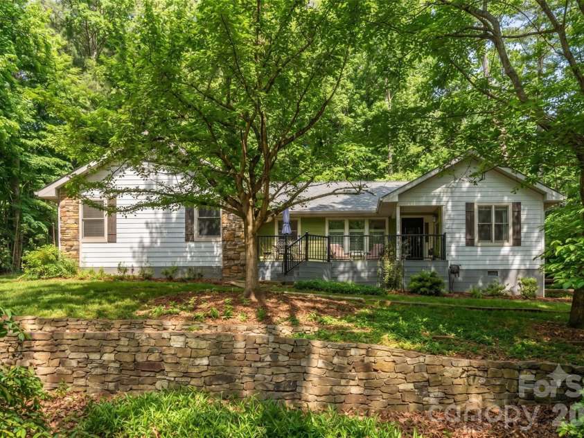 128 Camellia Way, Hendersonville, NC 28739.  MLS# CAR4404183, YatesRealty ID 23458. 