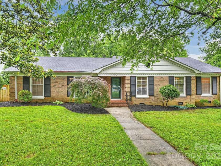 1961 Runnymede Lane, Charlotte, NC 28211.  MLS# CAR4265573, YatesRealty ID 23458. 