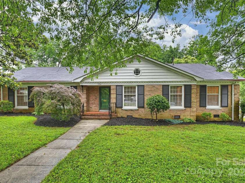 1961 Runnymede Lane, Charlotte, NC 28211.  MLS# CAR4265573, YatesRealty ID 23458. 