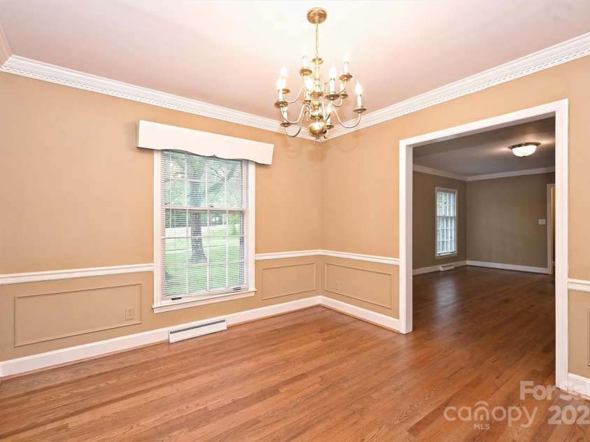 1961 Runnymede Lane, Charlotte, NC 28211.  MLS# CAR4265573, YatesRealty ID 23458. Dining Room