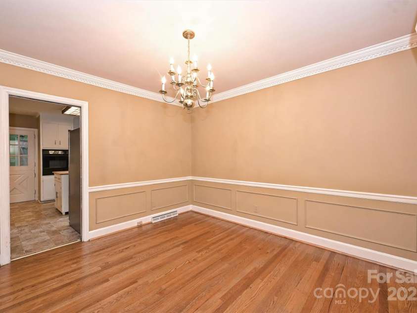 1961 Runnymede Lane, Charlotte, NC 28211.  MLS# CAR4265573, YatesRealty ID 23458. Dining Room
