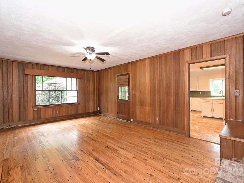 1961 Runnymede Lane, Charlotte, NC 28211.  MLS# CAR4265573, YatesRealty ID 23458. Family Room