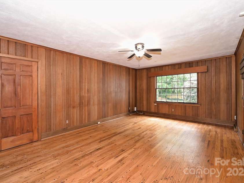 1961 Runnymede Lane, Charlotte, NC 28211.  MLS# CAR4265573, YatesRealty ID 23458. Family Room