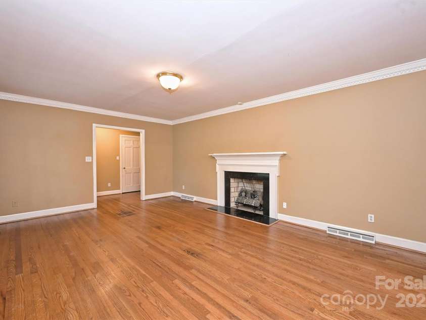 1961 Runnymede Lane, Charlotte, NC 28211.  MLS# CAR4265573, YatesRealty ID 23458. Living Room