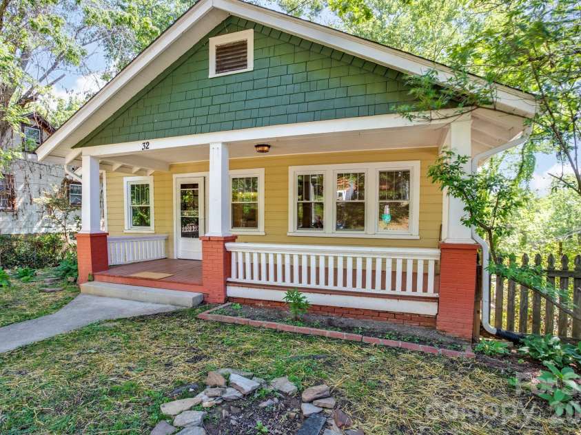 32 Swannanoa Avenue, Asheville, NC 28806.  MLS# CAR4365833, YatesRealty ID 23460. 