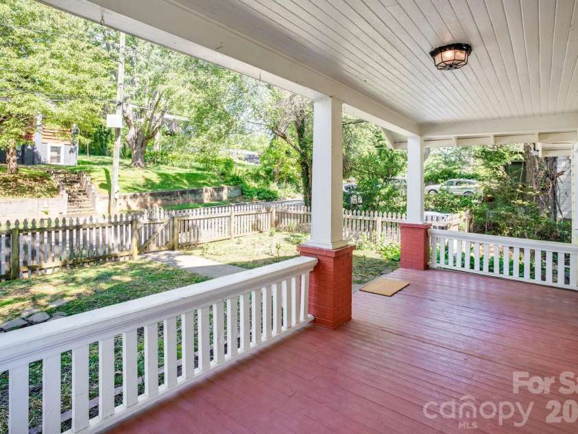 32 Swannanoa Avenue, Asheville, NC 28806.  MLS# CAR4365833, YatesRealty ID 23460. 