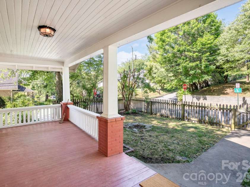32 Swannanoa Avenue, Asheville, NC 28806.  MLS# CAR4365833, YatesRealty ID 23460. 